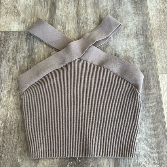 Like new! Babaton Sculpt Knit Criss Cross Cropped Tank - Taupe - Picture 10 of 10